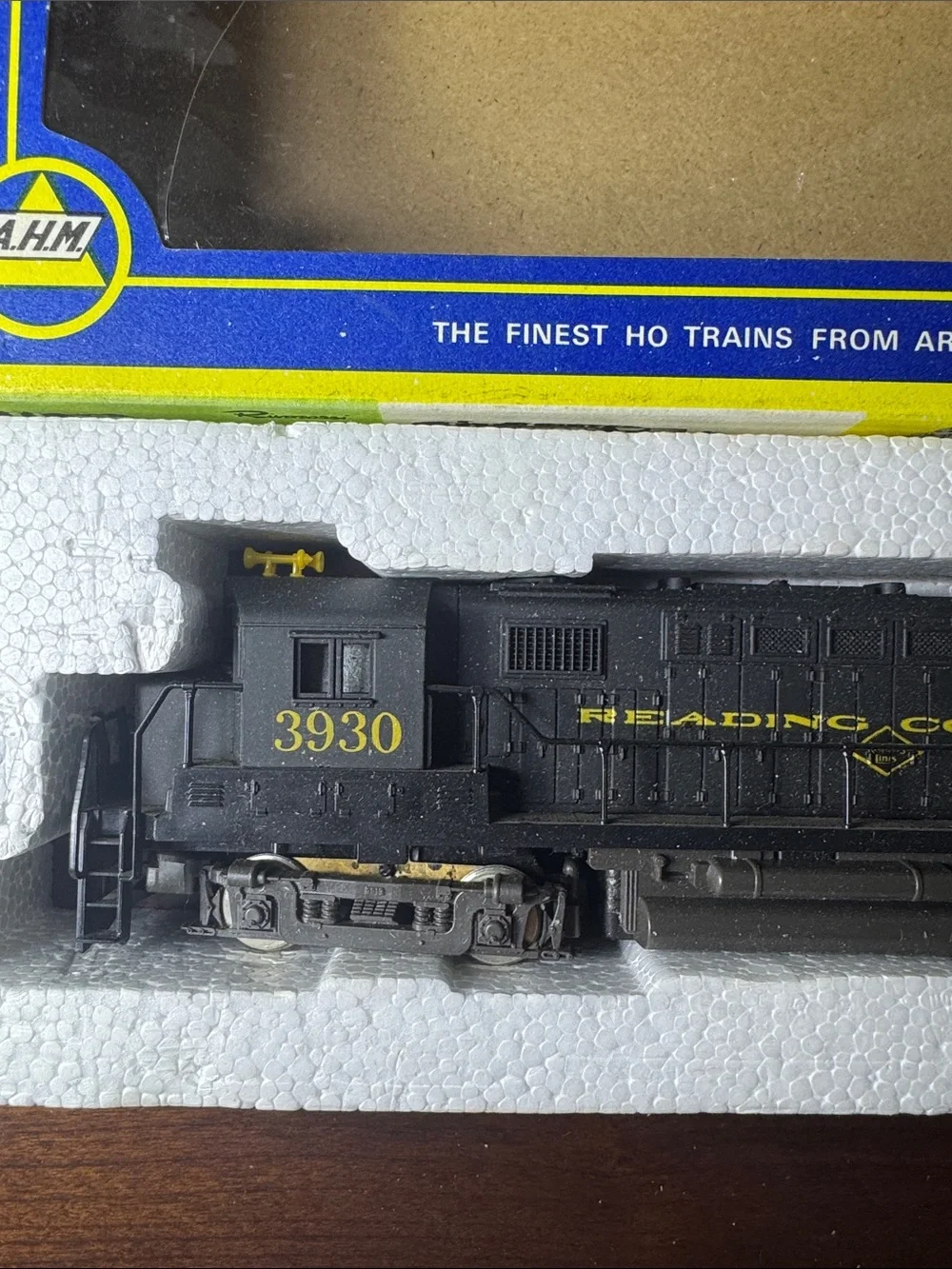 AHM Reading Company HO Scale Diesel Locomotive (New)